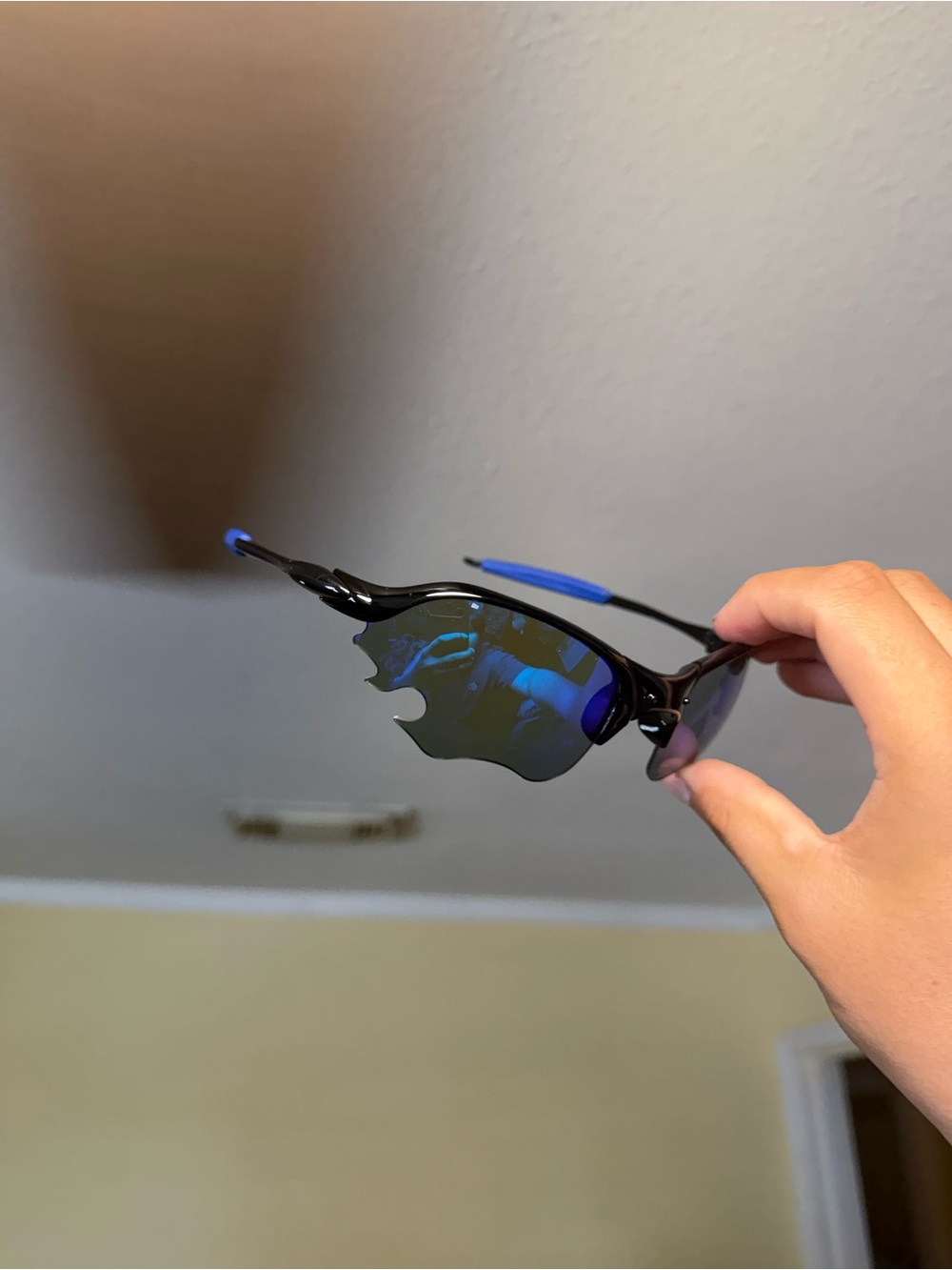 Black and Blue Sports Sunglasses oaks